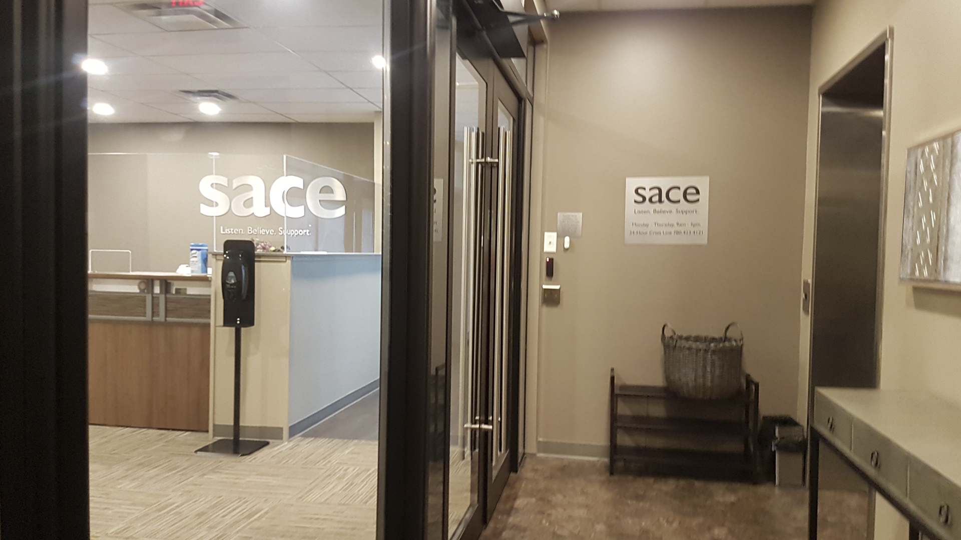 A photo of the SACE foyer shows the elevator, a sign with contact info, and the main reception desk